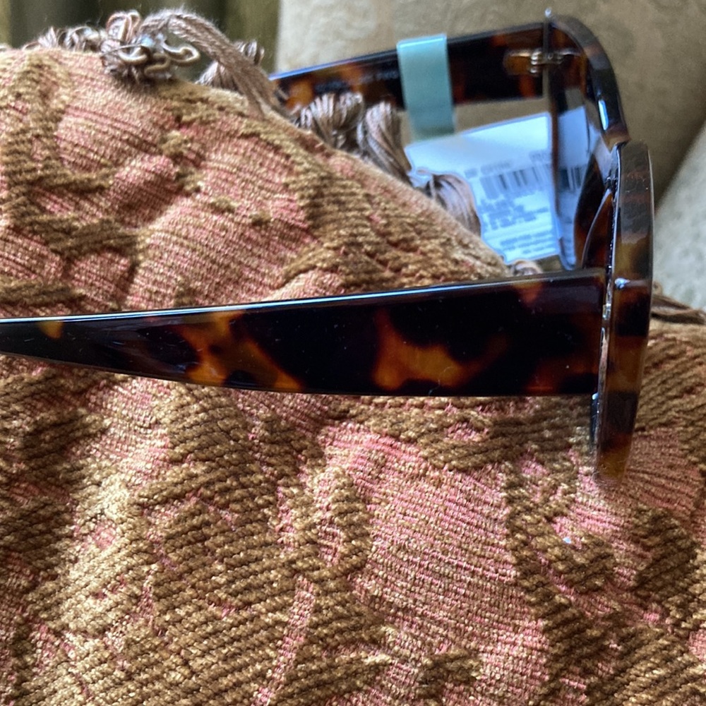 NWT Caliblue sunglasses cat eye and tortoise-look frames. - Picture 3 of 6